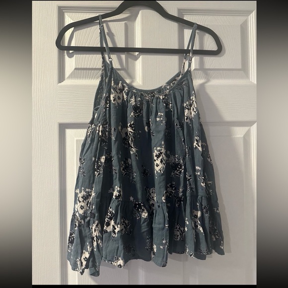 LULUS Size M Slate Blue Floral Tiered Ruffle Cold Shoulder Flowy Top & Ruffles - Picture 8 of 12